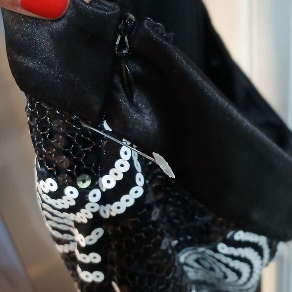 Black and White Swirl Halter Dress - Picture 7 of 8